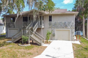 Kings Bay Inlet front house with 5 bedrooms and 3 bathrooms